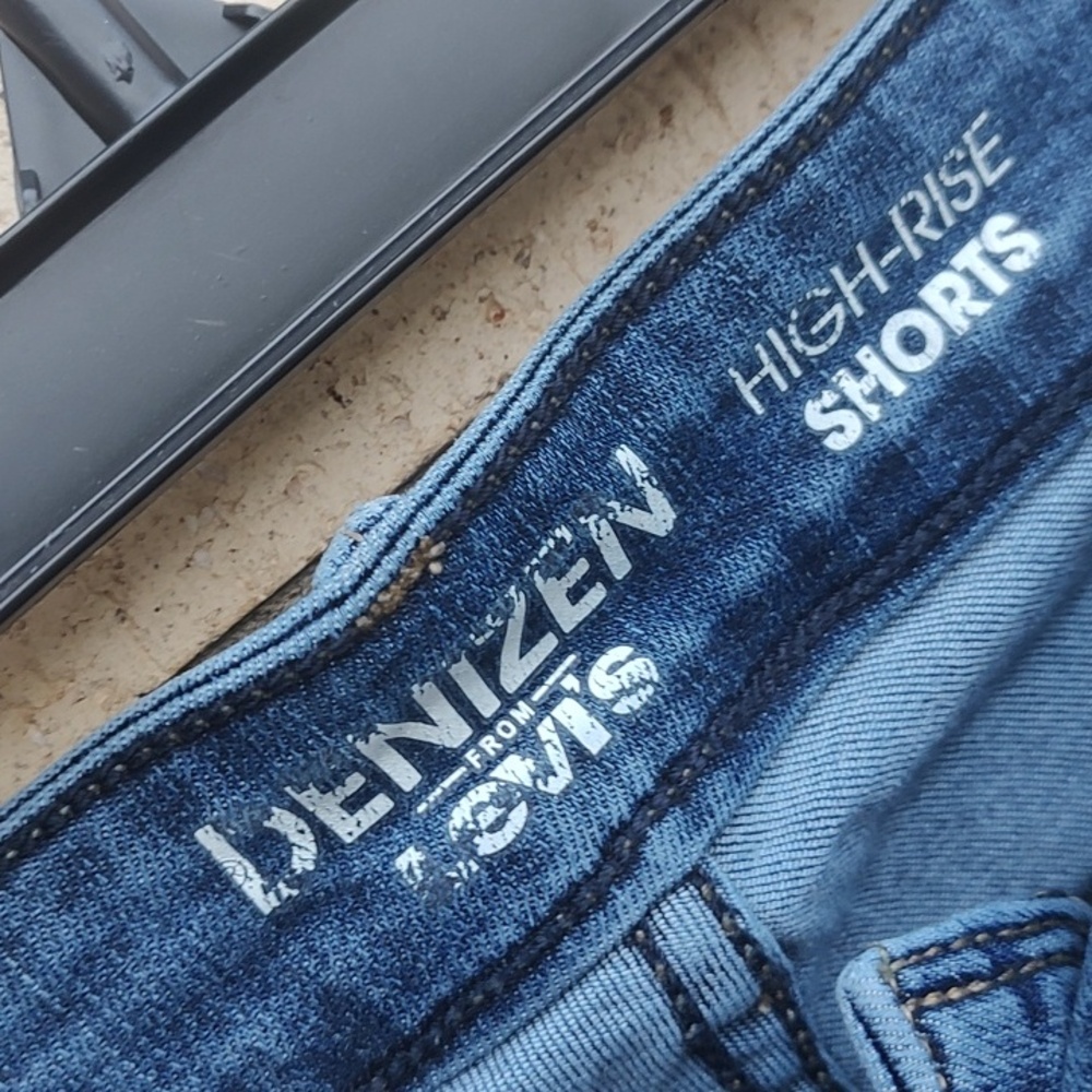 Levi's BlueJean shorts - Picture 9 of 10